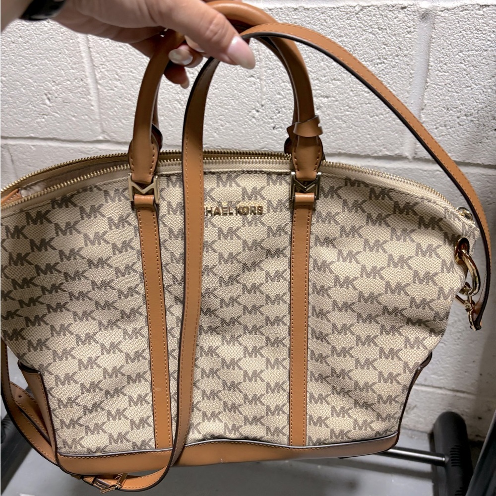 MK like new hand bag